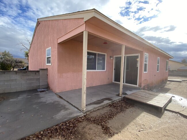 Building Photo - CUTE and COZY - MUST SEE HOME