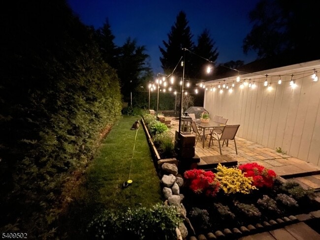 Building Photo - 18 Aubrey St