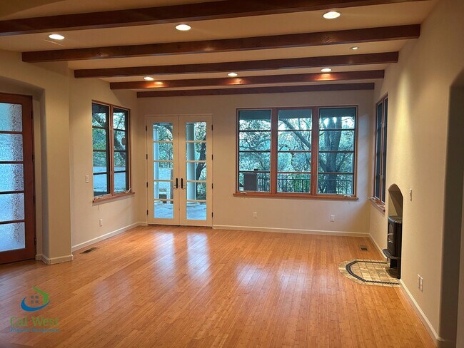 Building Photo - $4,595 - Large Gorgeous 3/2 Tri-Level Home with Beautiful Views in Gilroy near Wineries