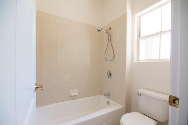 Building Photo - 26148 Legends Ct