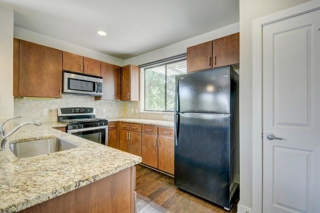 Building Photo - 304 W Alpine Rd