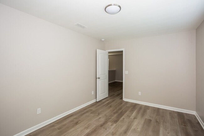 Building Photo - 3378 Saddlebrook Dr