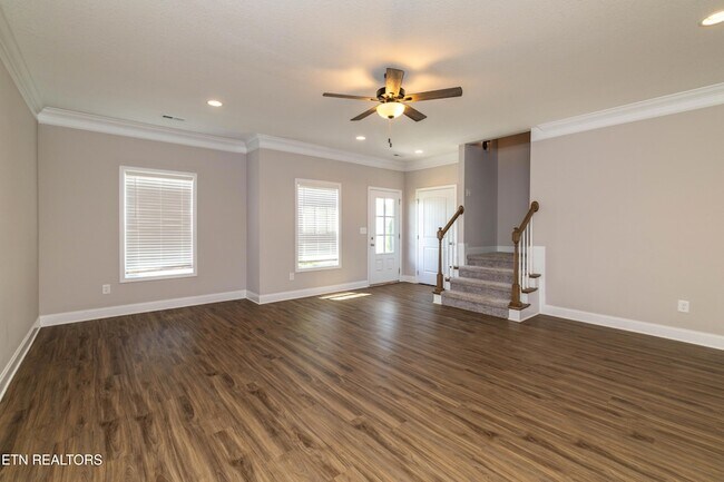 Building Photo - 338 Broadberry Ave