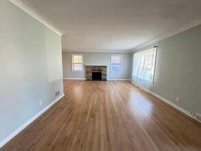 Building Photo - Charming Updated 3-Bedroom in the Heart of Alger Heights