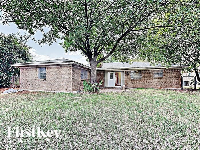 Building Photo - 2405 Laredo Ct