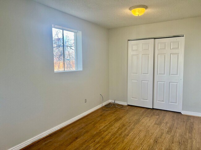 Building Photo - Charming 3-bedroom, 1-bathroom home available immediately