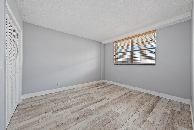 Building Photo - 105 Paradise Harbour Blvd
