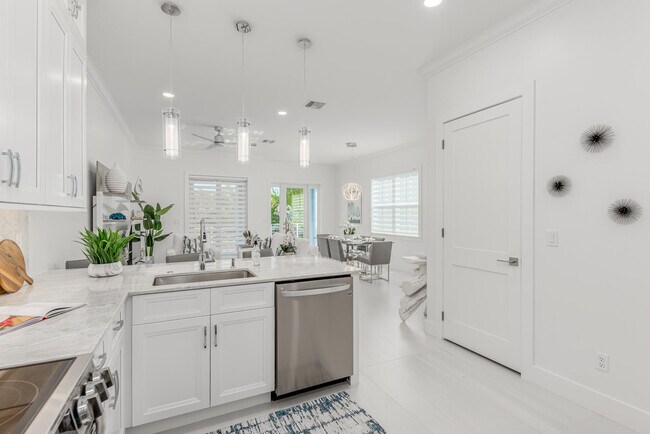 Building Photo - 4674 SE Manatee Way