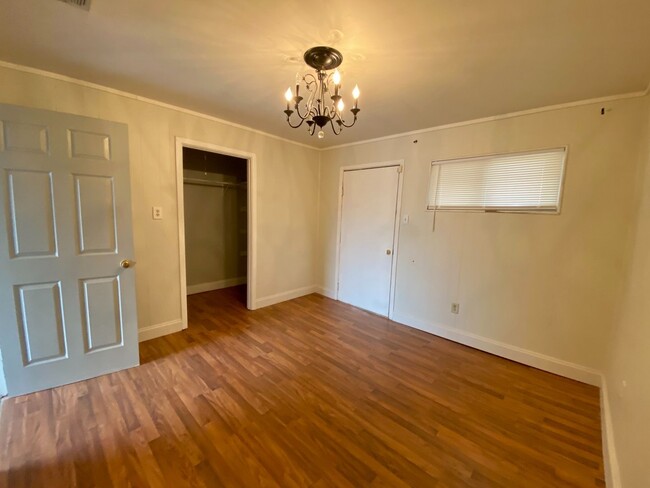 Building Photo - Move in special 2nd months rent $350 off