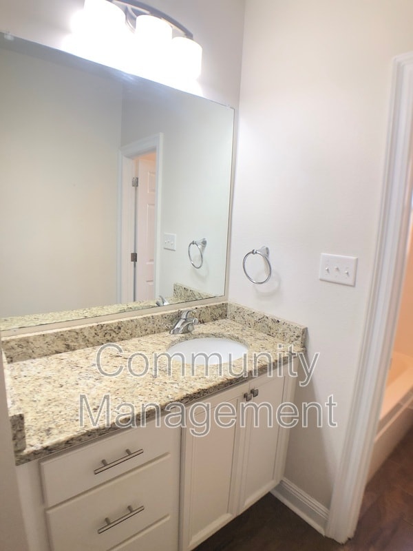 Building Photo - 25857 Linwood Rd