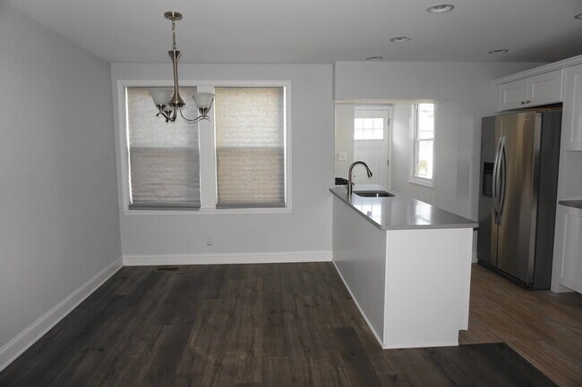 Building Photo - Completely Renovated 3 Bedroom w/ Garage i...
