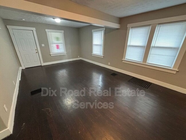 Building Photo - 1754 Suman Ave