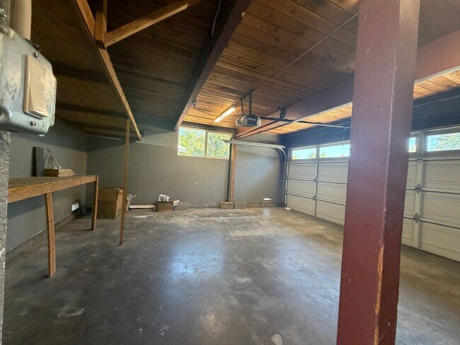 Building Photo - 3809 Sunnyvale Ave
