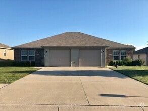 Building Photo - 3 Bed Single Level Duplex in Lee’s Summit