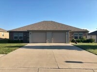 Building Photo - 3 Bed Single Level Duplex in Lee’s Summit