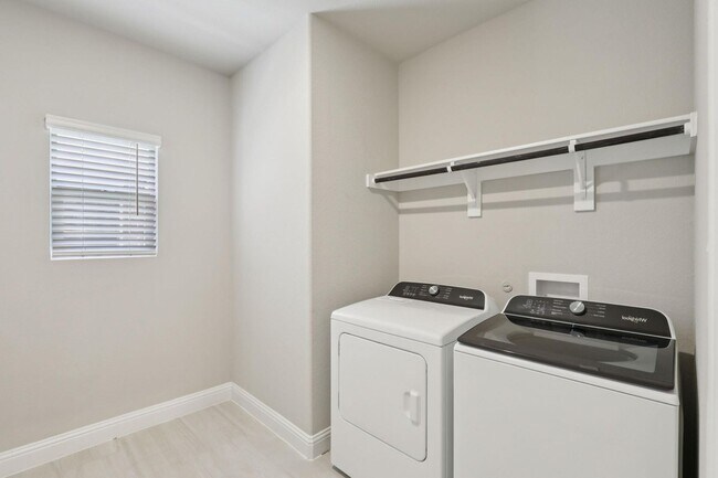 Building Photo - 6625 Vly Lk Ln