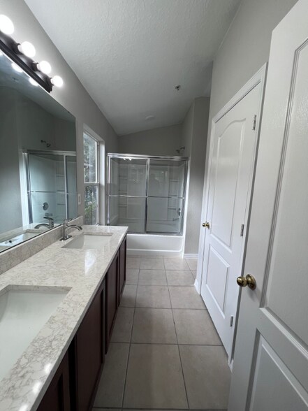 Building Photo - 3211 Pine Oak Trail