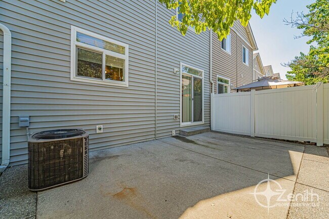 Building Photo - 3512 NE 80th St