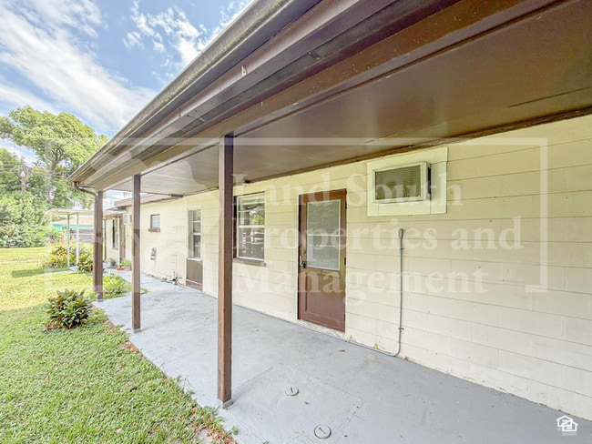 Building Photo - 1030 Lakewood Ct
