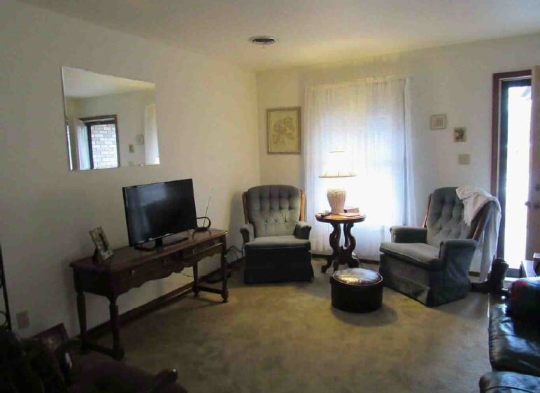 Living Room - 1016 N 16th St