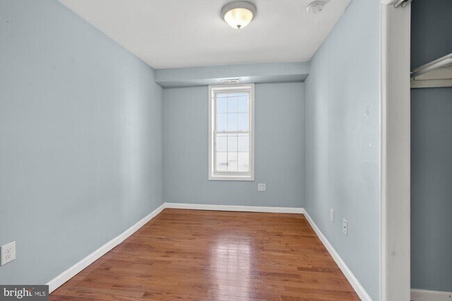 Building Photo - 1400 S Chadwick St