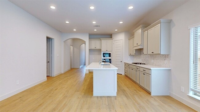 Building Photo - 624 Sand Branch Dr