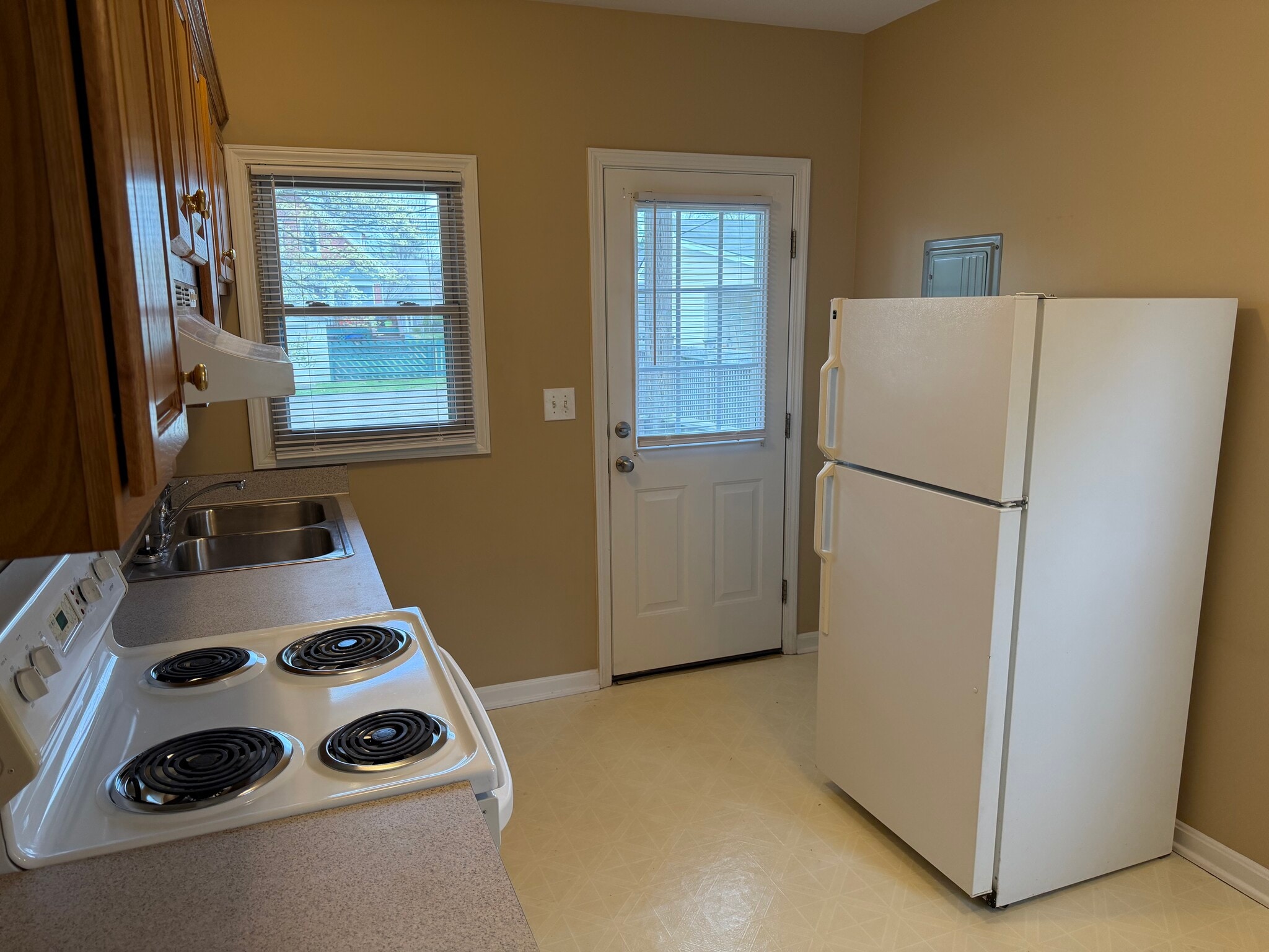 Building Photo - 318 W Kenwood Way