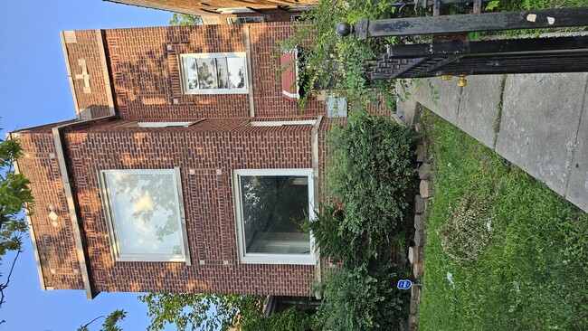 Primary Photo - 7839 S Loomis Blvd