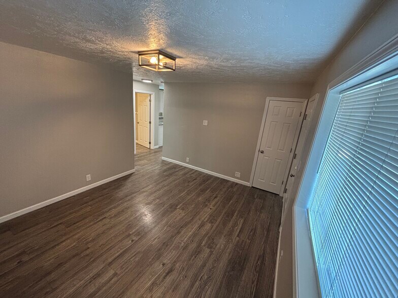 Living Room - 730 12th Ave SE