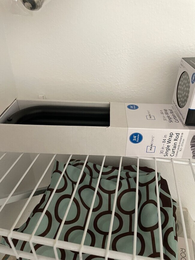 Building Photo - Discover a refreshed 2-bedroom, 2-bathroom residence in Mililani Mauka, complete with 2 parking s...