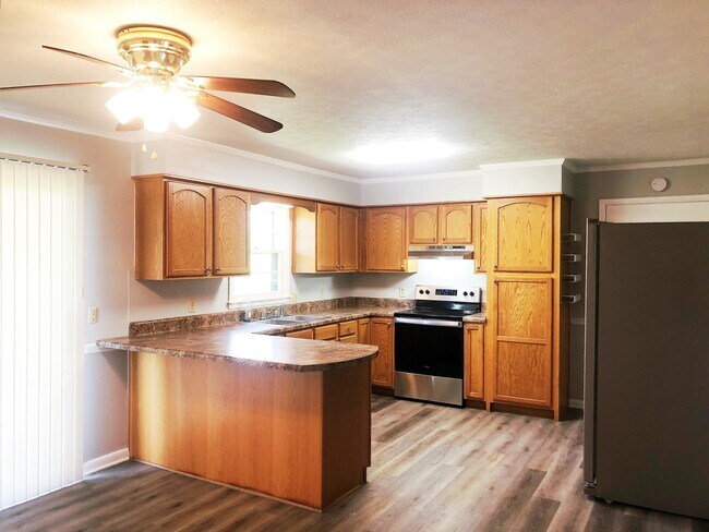 Building Photo - 1555 Flintwood Ave