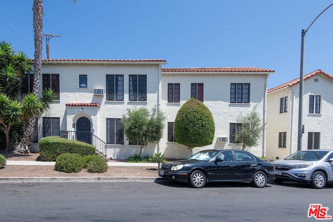 Building Photo - 1085 Cloverdale Ave