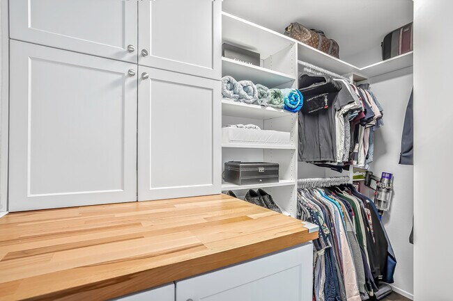 Walk in closet - 7320 Hawthorn Ave