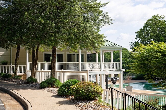 Building Photo - Cat-Friendly Forest Lakes South Home