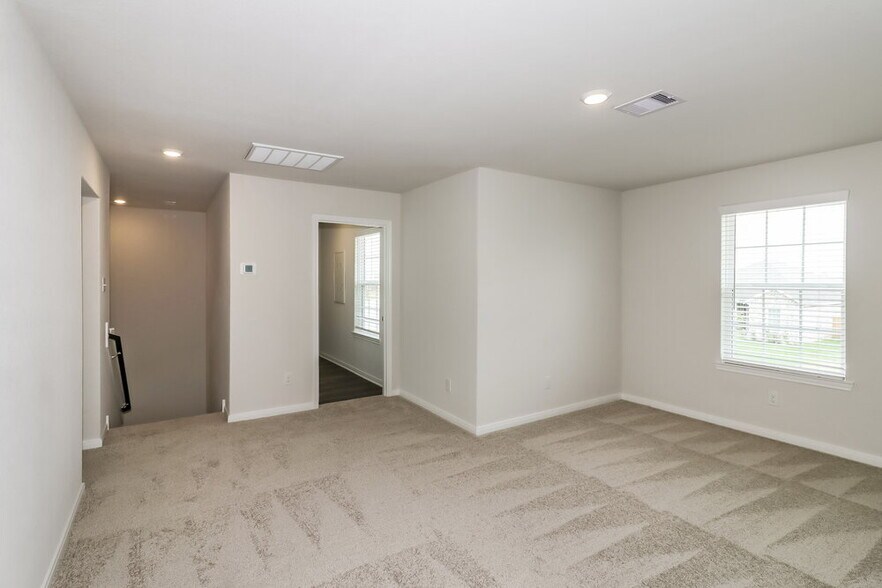 Building Photo - 457 Sunny Highlands Dr