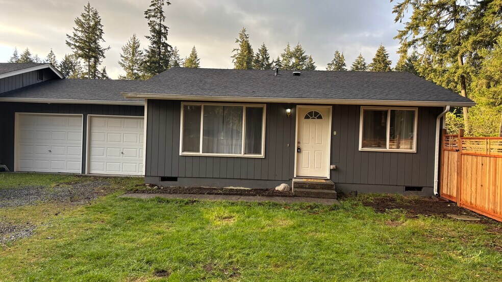 1-car garage with your own private driveway (no shared parking) - 18609 78th Ave E