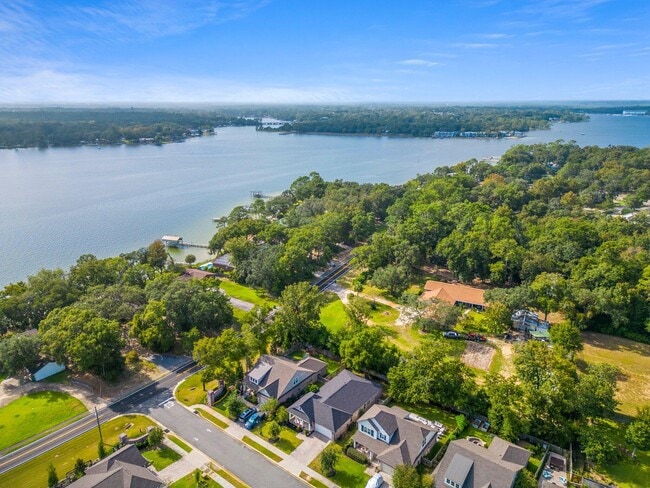 Building Photo - 802 Raihope Way