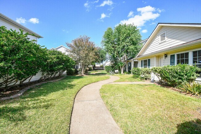 Building Photo - 6233 Lone Prairie Way