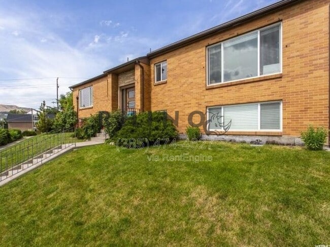 Building Photo - 615 Grand St E