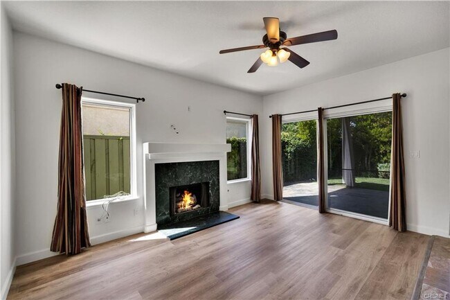 Building Photo - BEAUTIFUL LONE OAK HOME IN CALABASAS!