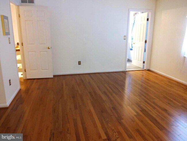 Building Photo - 404 Cranberry Ln