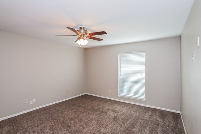 Building Photo - 7902 Beaufort Dr