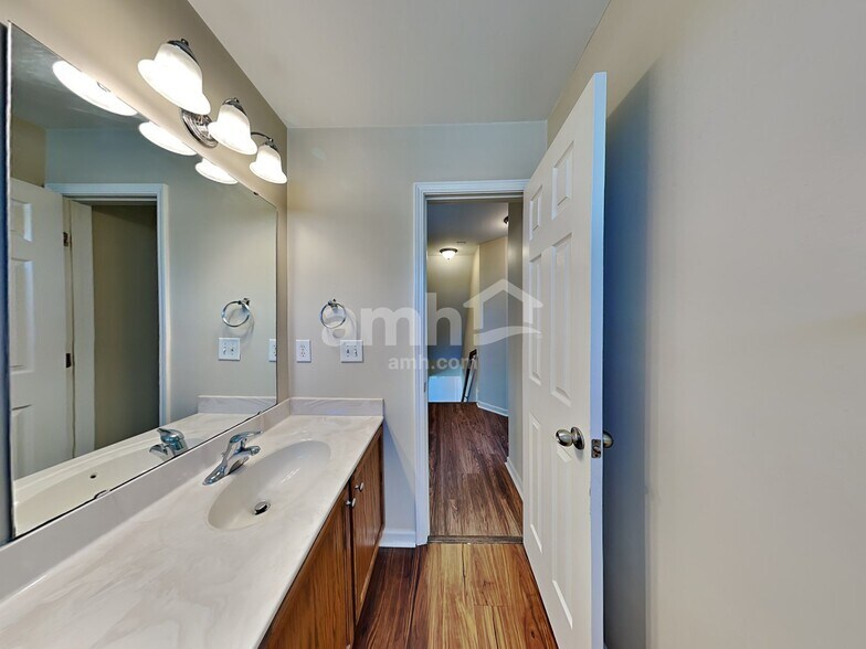 Building Photo - 1419 Infinity Ln