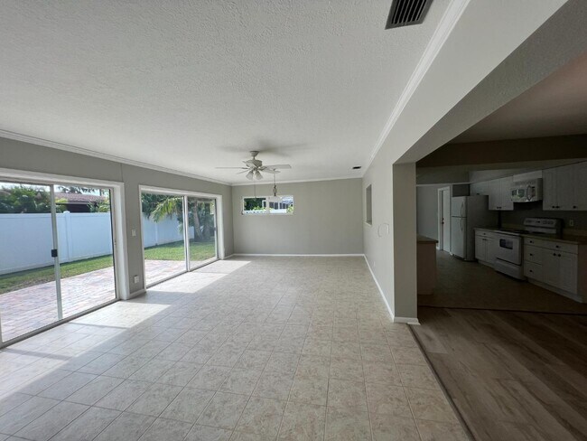 Building Photo - 4220 49th Ave S