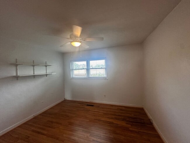 Building Photo - 334 E Palmer Ave