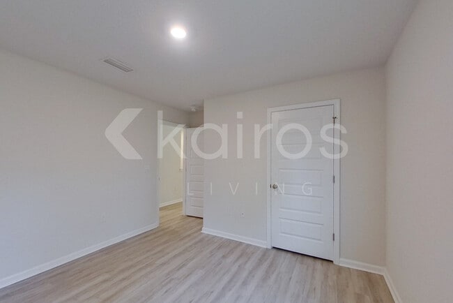 Building Photo - 321 Monarch Ln