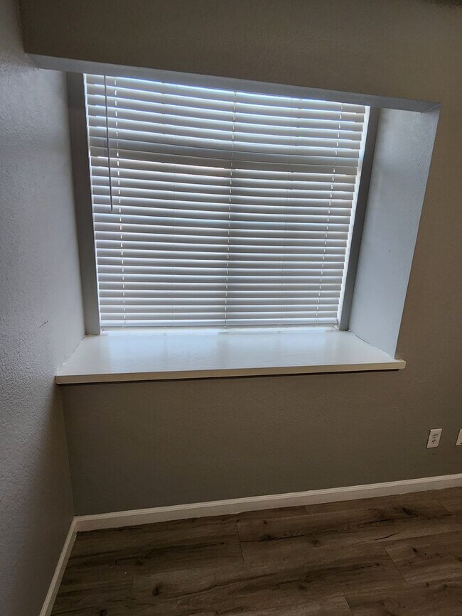 Building Photo - 1609 Cashmere Dr