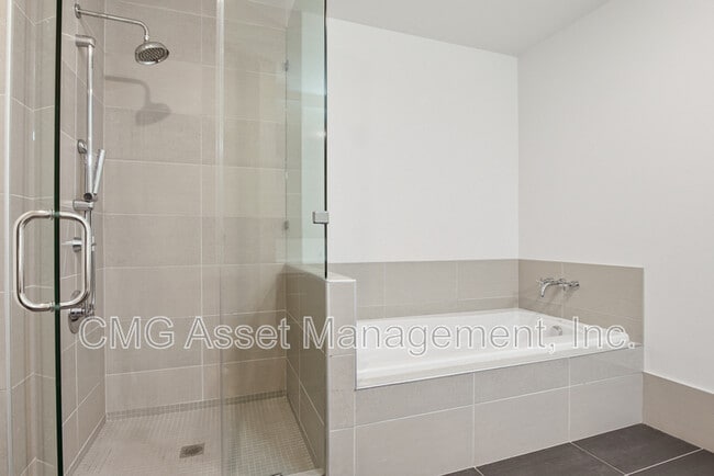 Building Photo - 1820 Peachtree St NW