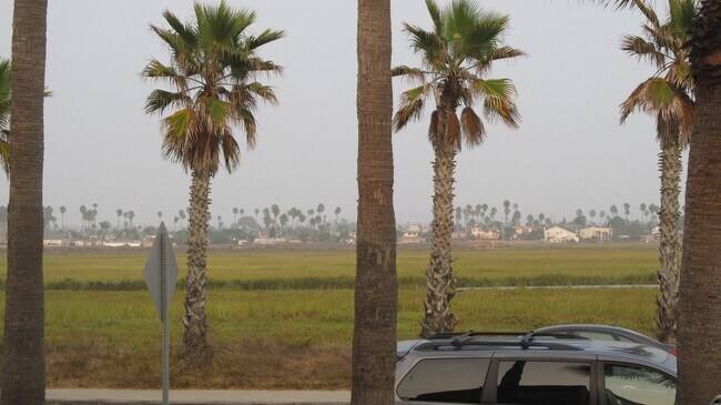 Building Photo - FOR SALE/ OCEAN FRONT/ $825K