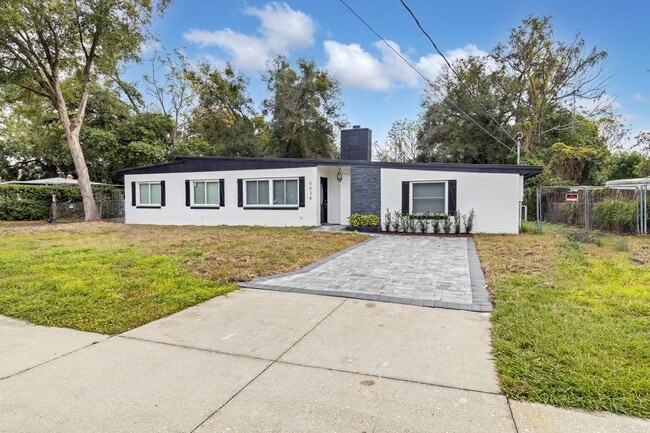 Primary Photo - 5838 Sage Dr